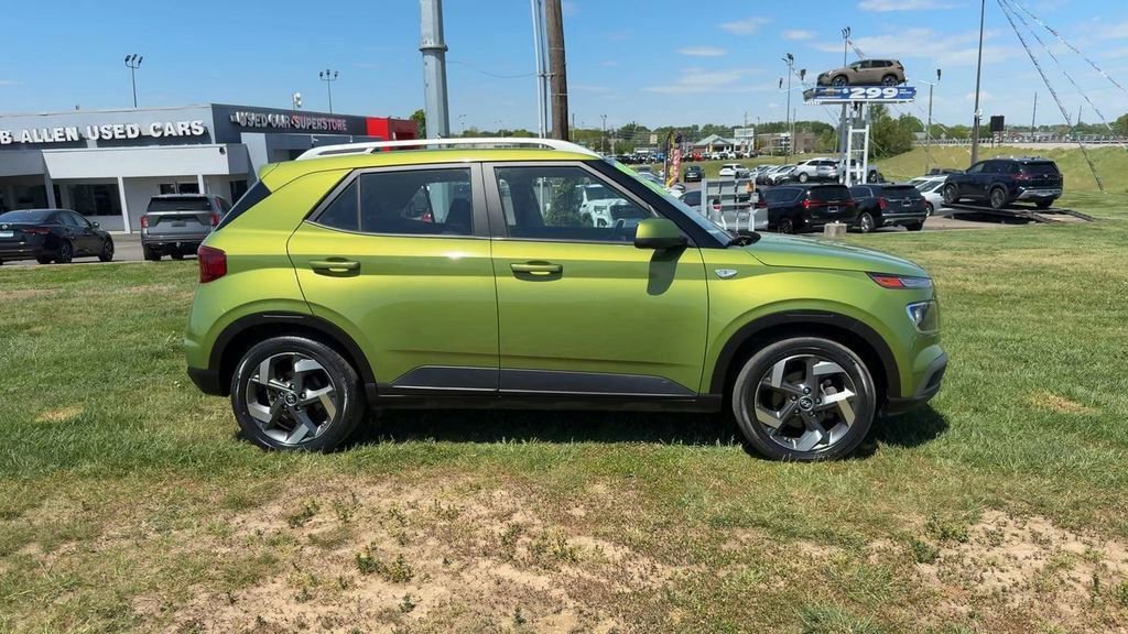 Used 2021 Hyundai Venue SEL FWD image 8