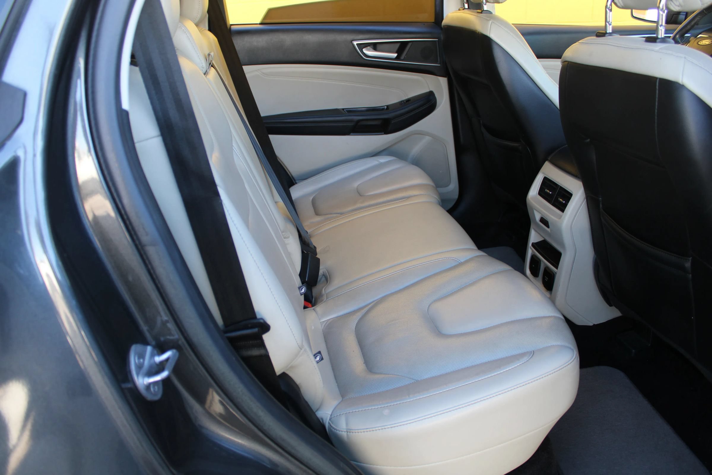 Used 2018 Ford Edge Titanium w/ Equipment Group 301A FWD image 11