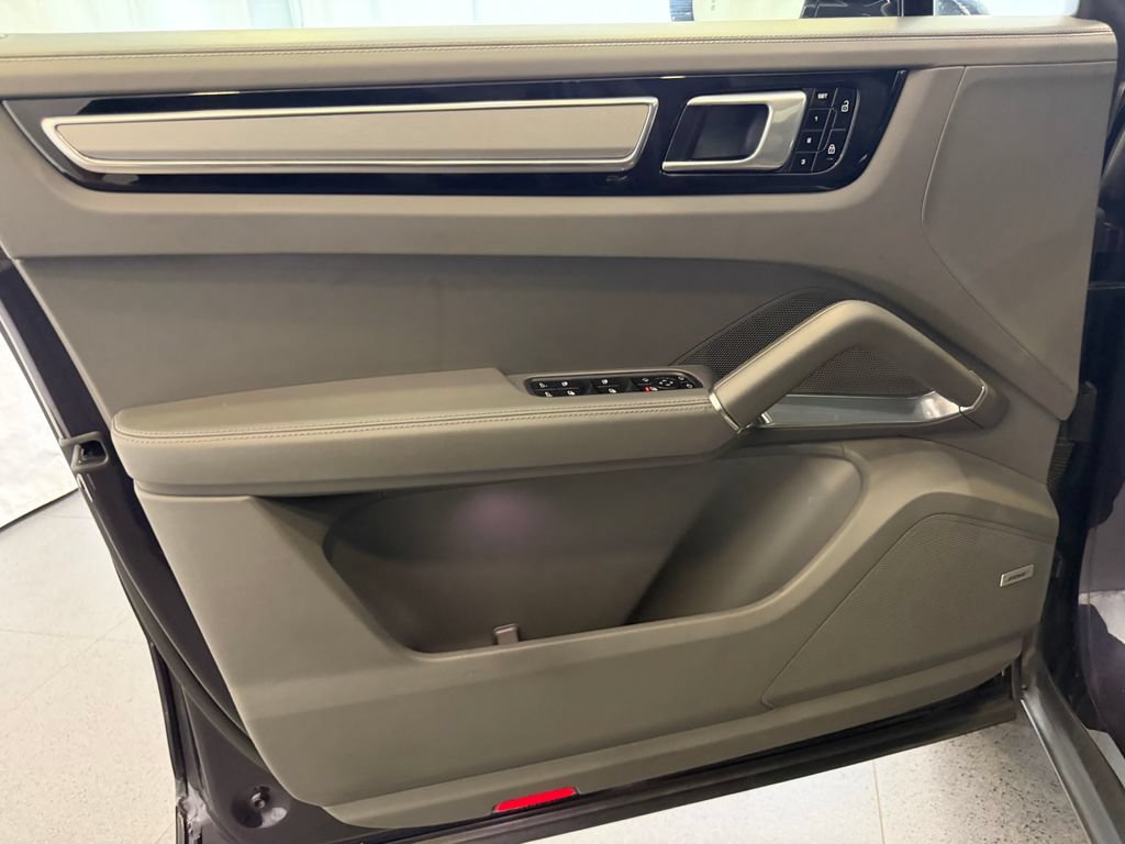 Certified 2019 Porsche Cayenne Turbo AWD/4WD image 14