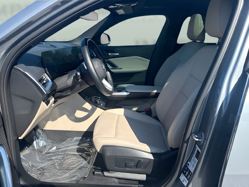 Used 2025 BMW X2 xDrive28i AWD/4WD image 9