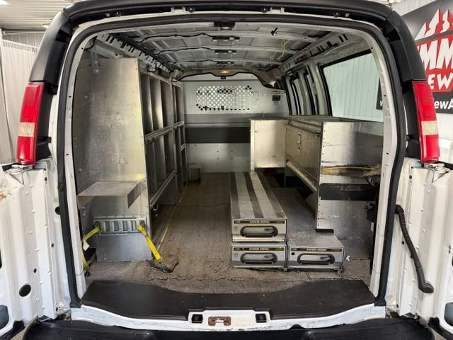 Used 2018 Chevrolet Express 2500 w/ Driver Convenience Package RWD image 10