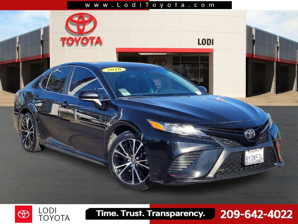 Used 2018 Toyota Camry SE image 1