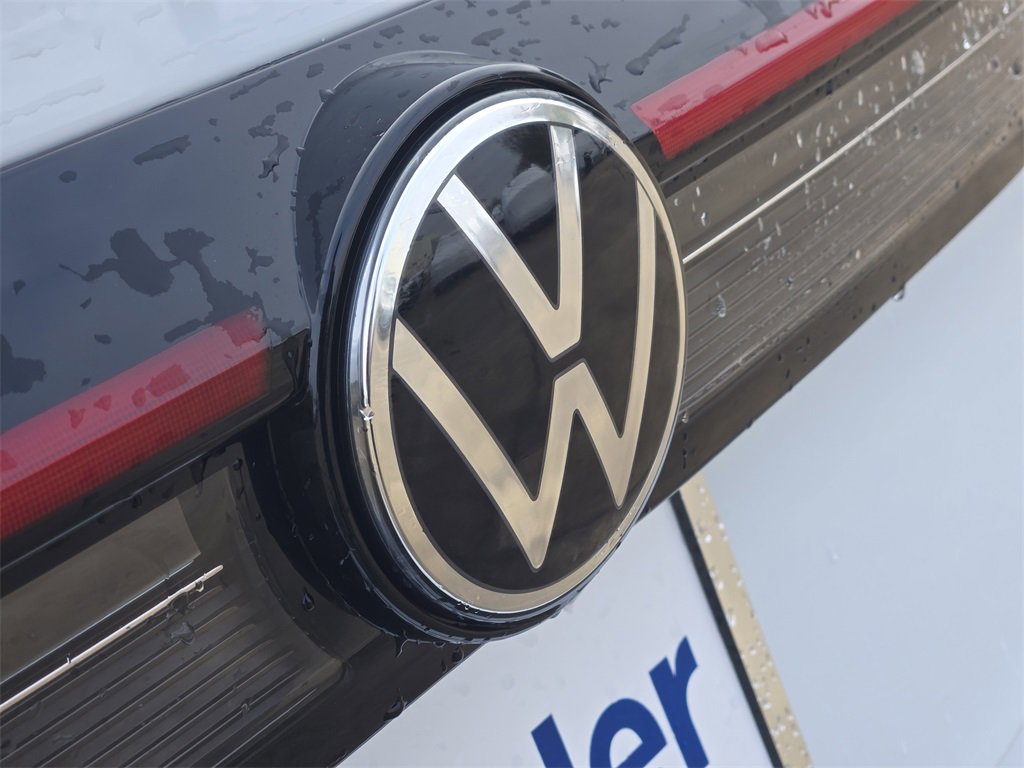 New 2026 Volkswagen Taos SE image 7
