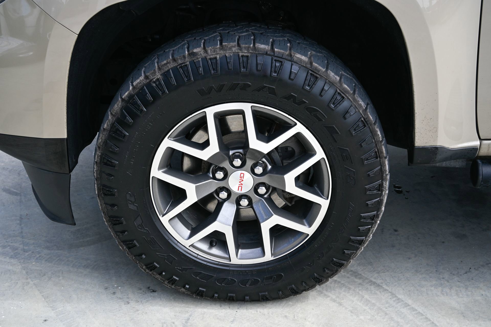 Used 2022 GMC Canyon AT4 image 32