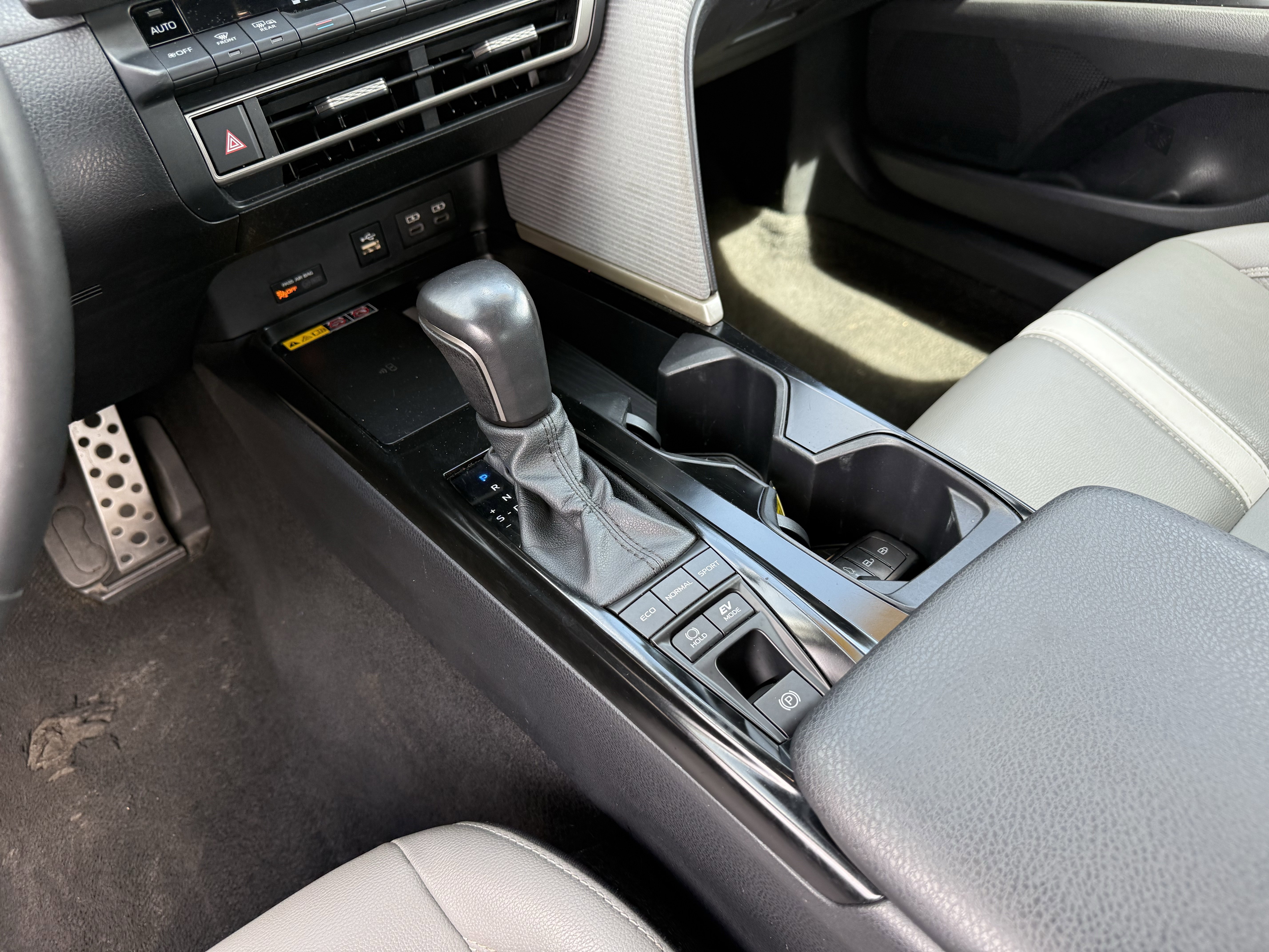 Used 2025 Toyota Camry SE FWD image 18