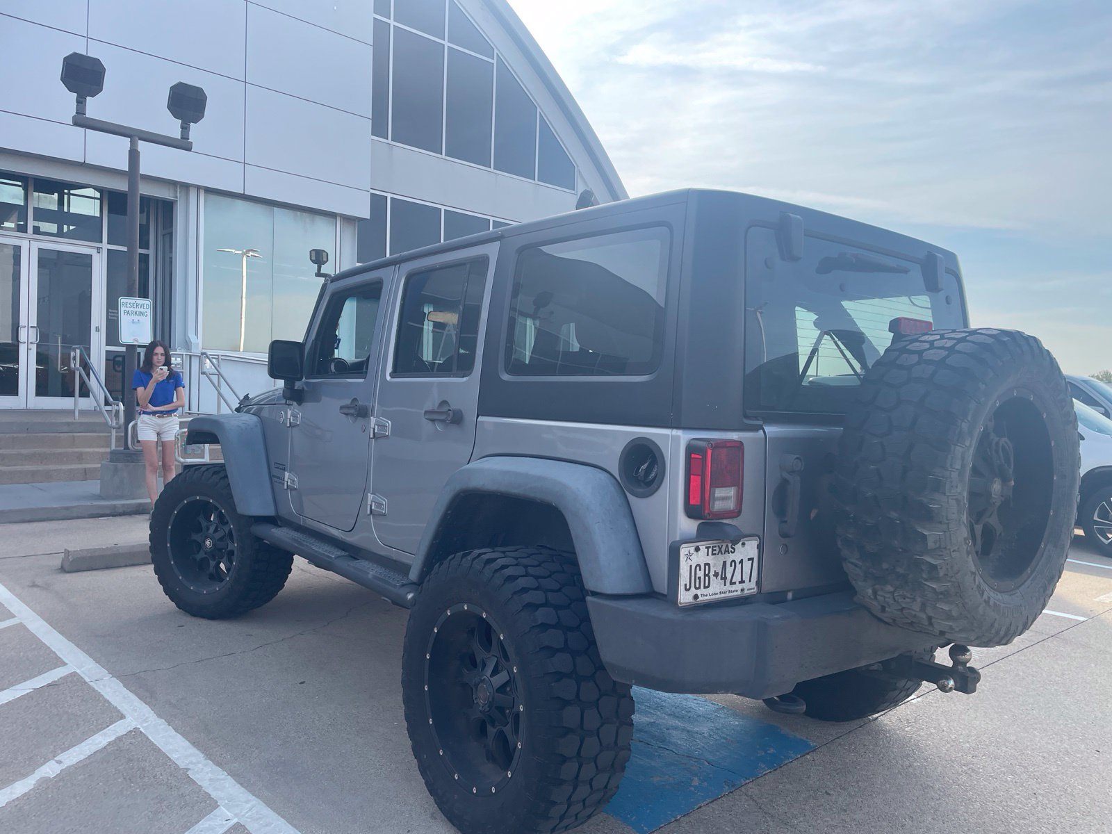 Used 2014 Jeep Wrangler Unlimited Sport w/ Connectivity Group AWD/4WD image 17