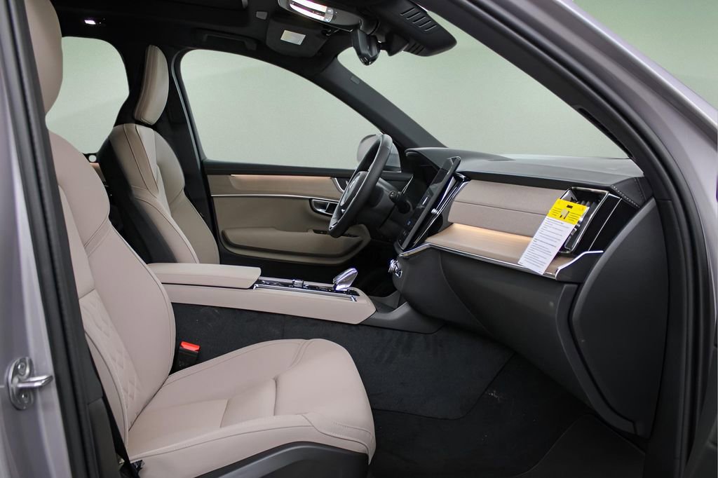 New 2026 Volvo XC90 B5 Plus w/ Protection Package Premier image 22