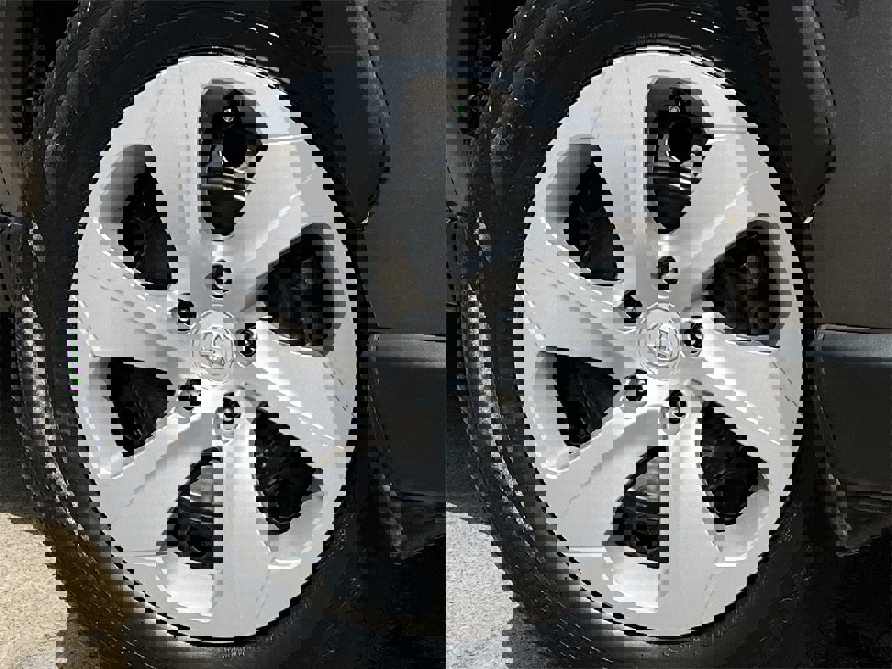 Used 2024 Toyota RAV4 LE image 29