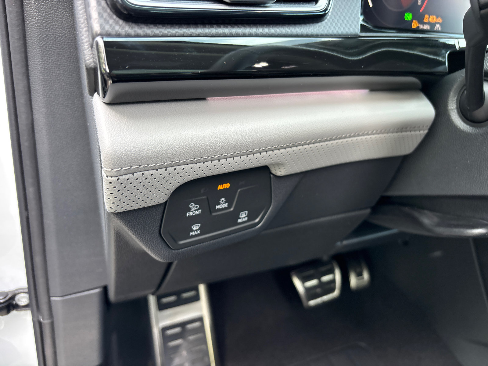 New 2026 Volkswagen Atlas Peak Edition AWD/4WD image 14