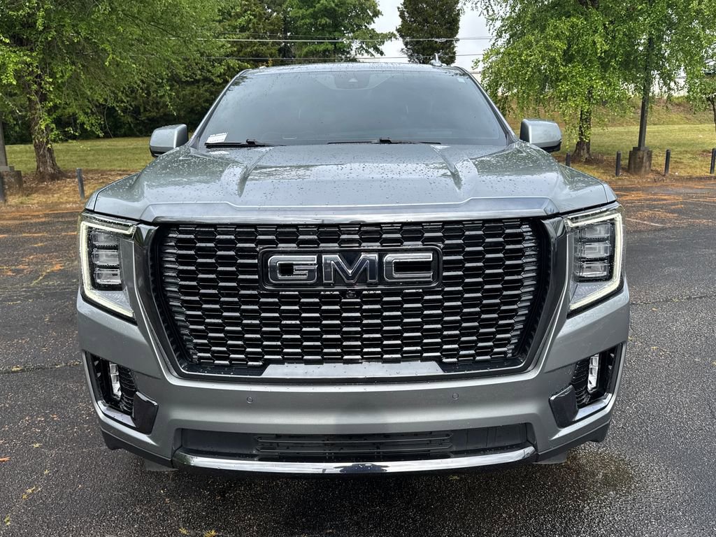 Used 2023 GMC Yukon XL Denali Ultimate AWD/4WD image 3
