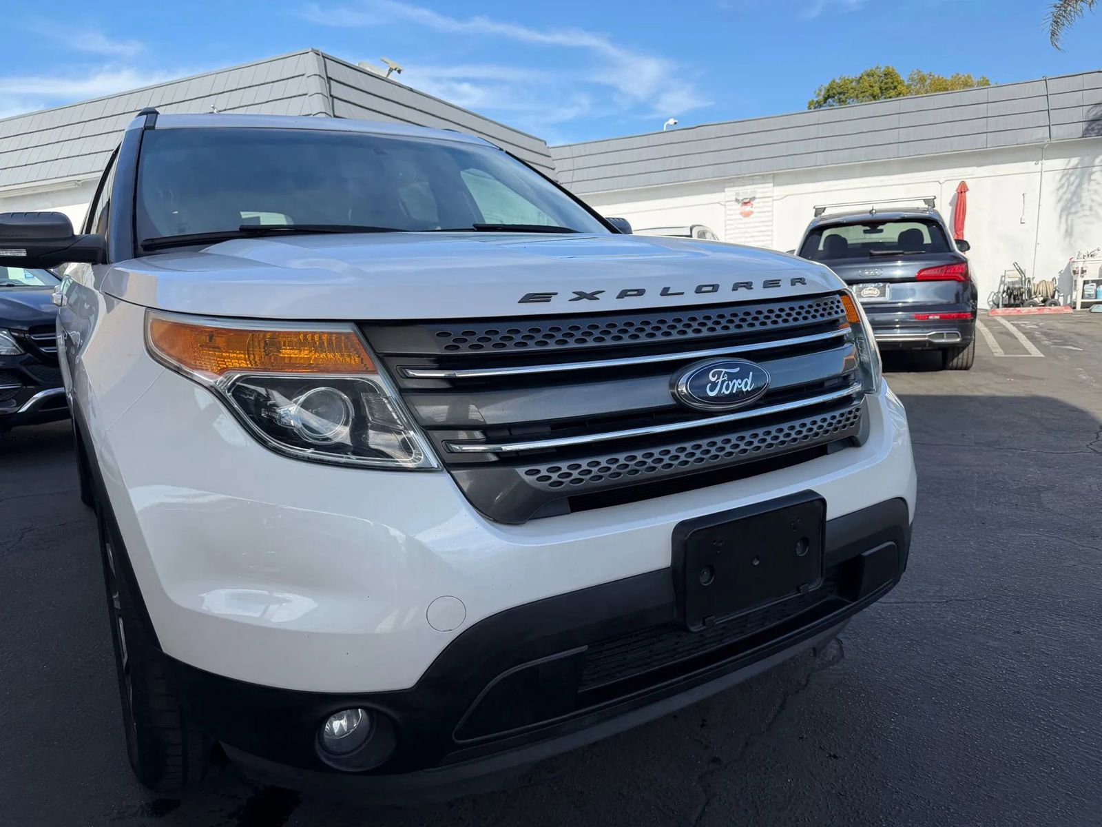 Used 2015 Ford Explorer XLT w/ Equipment Group 202A AWD/4WD image 11