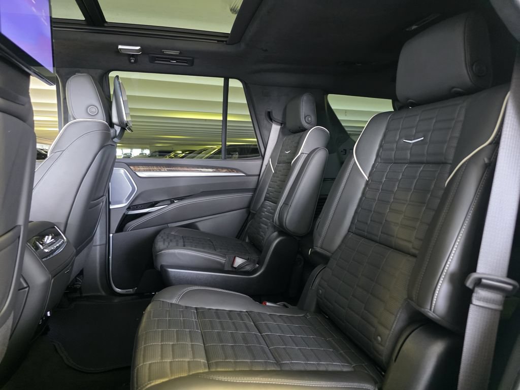 New 2026 Cadillac Escalade Platinum Sport w/ LPO, ONYX Package AWD/4WD image 13