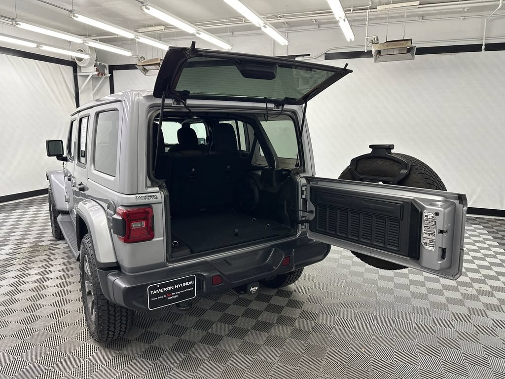 Used 2018 Jeep Wrangler Unlimited Sahara AWD/4WD image 18