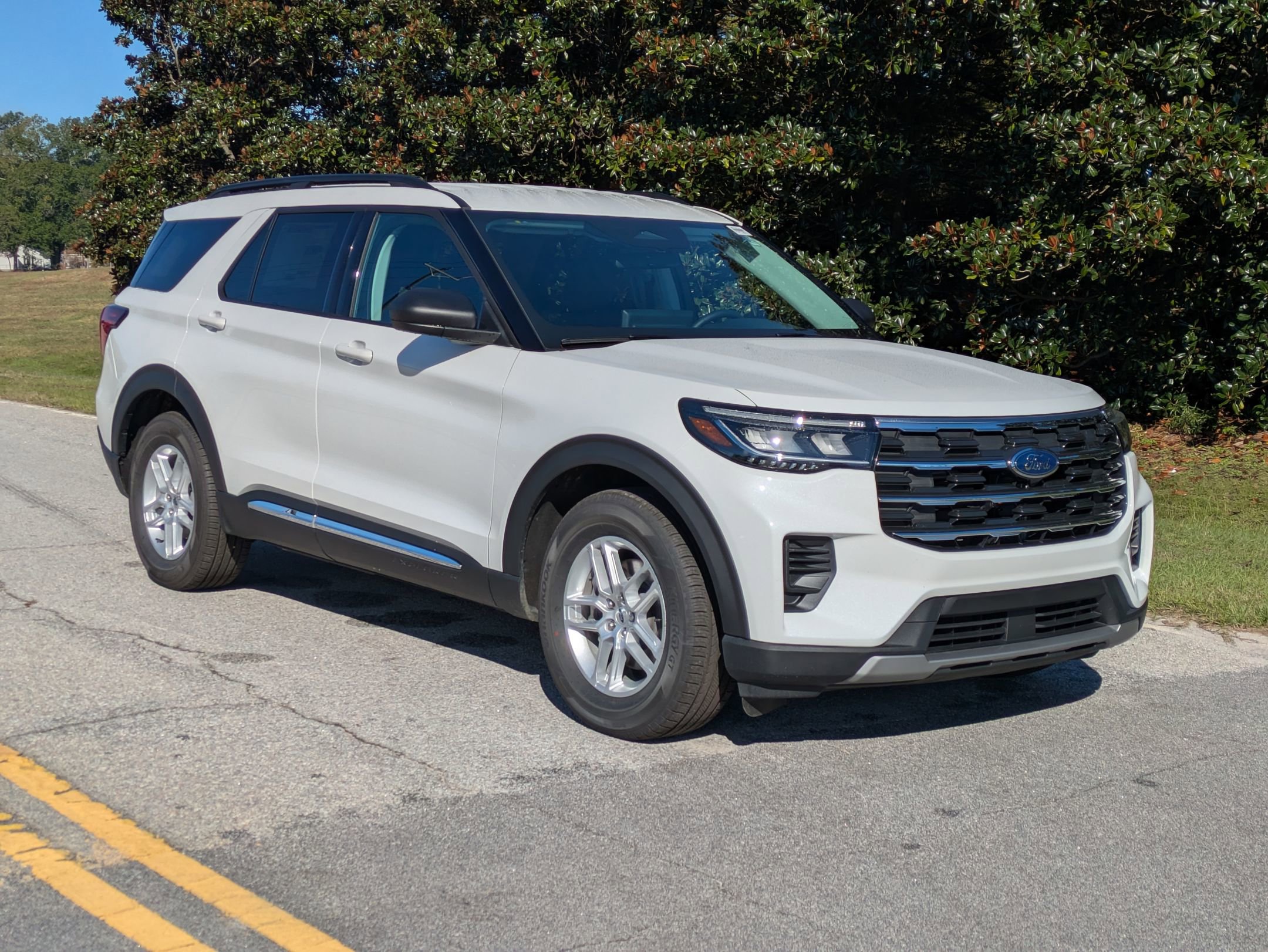 Certified 2025 Ford Explorer Active image 1