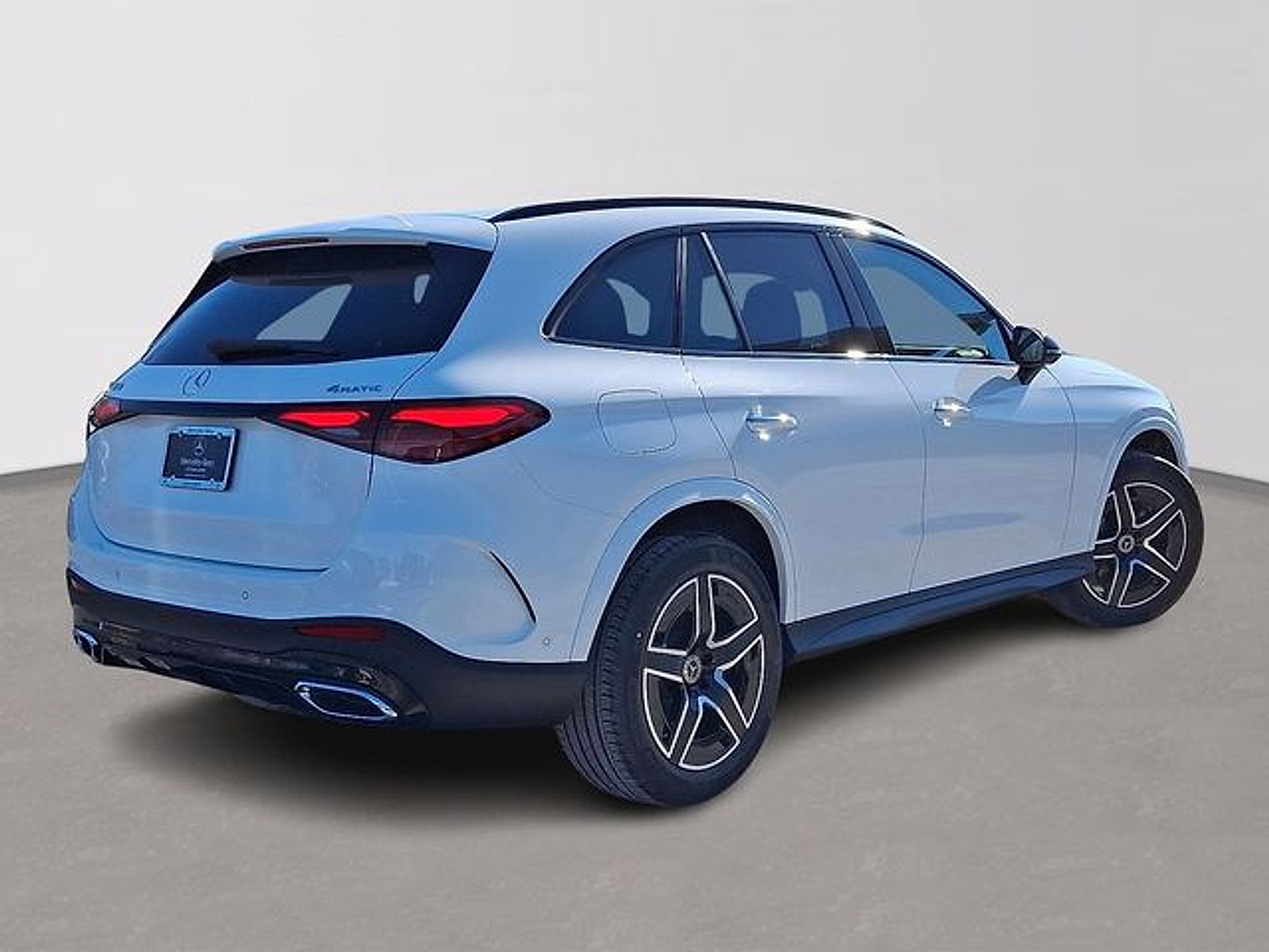 Used 2026 Mercedes-Benz GLC 300 4MATIC image 4