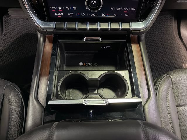 Used 2025 GMC Yukon XL Denali AWD/4WD image 23