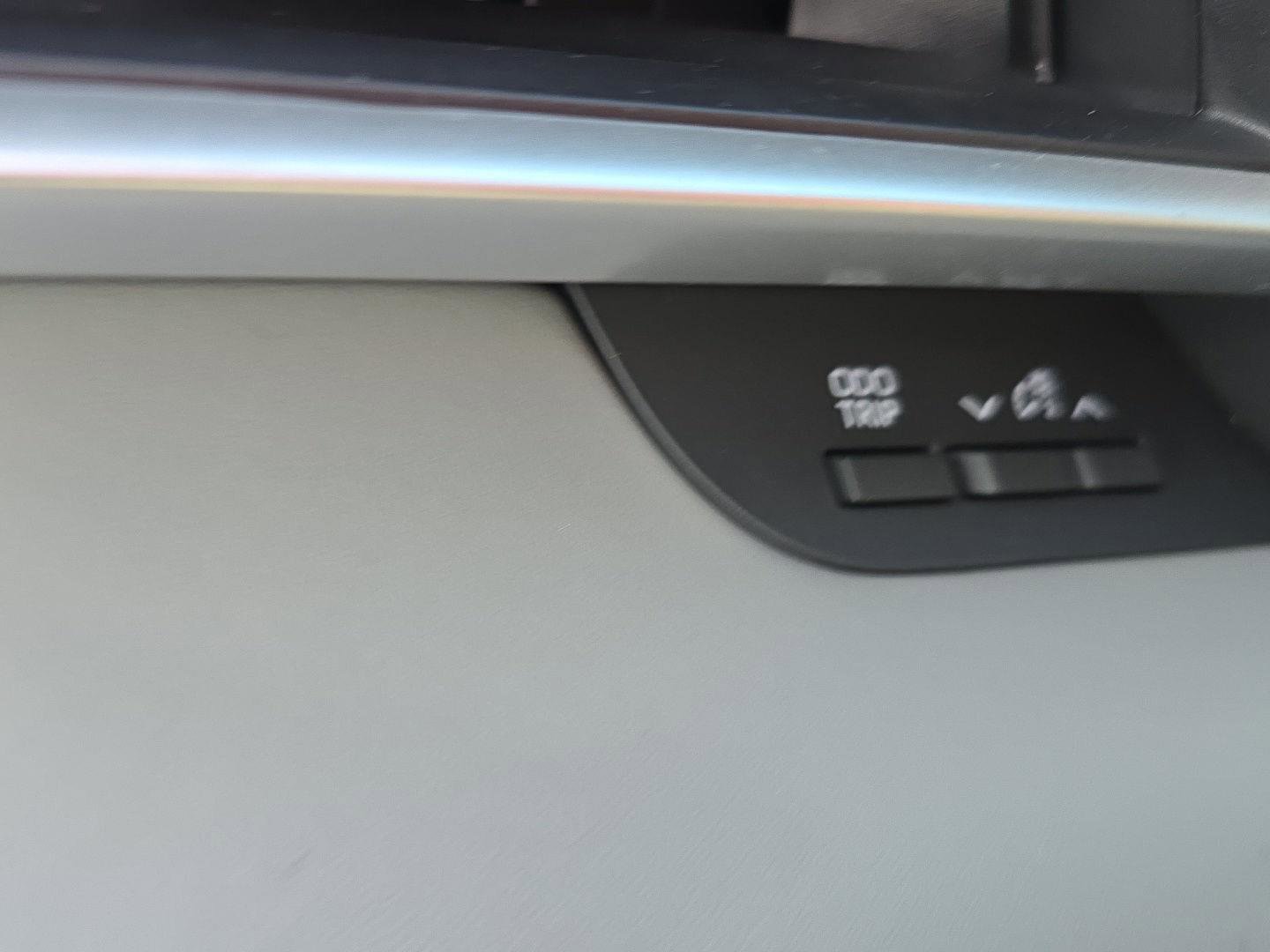 Used 2022 Toyota Highlander L image 19