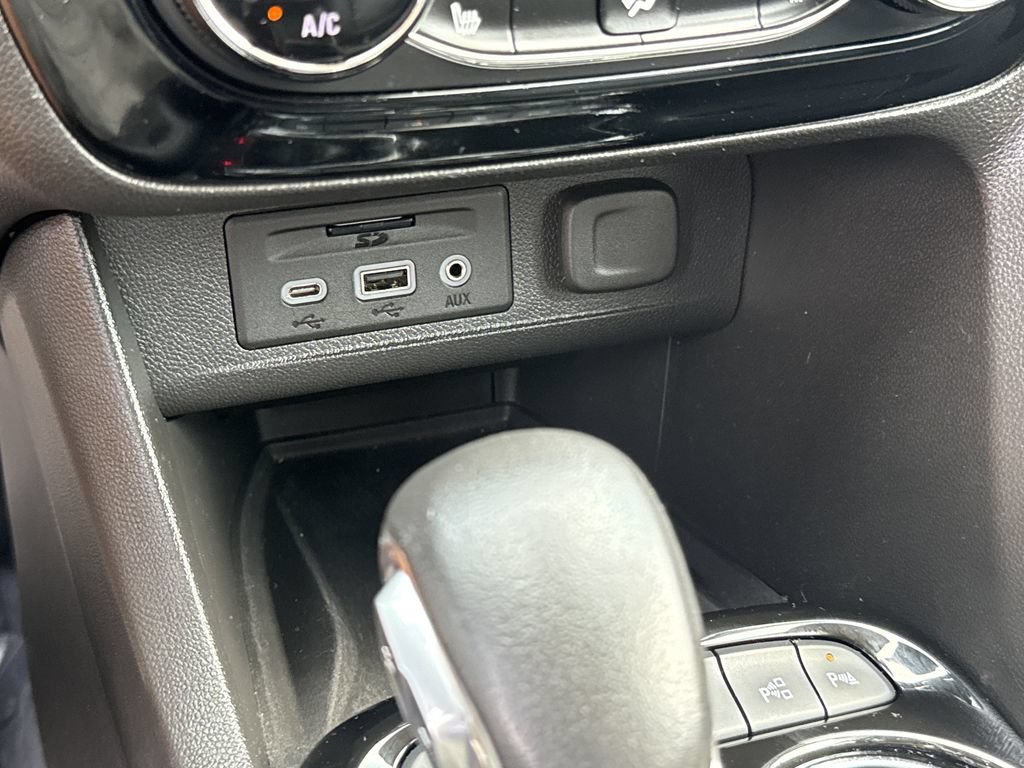 Used 2022 Buick Encore GX Essence w/ Advanced Technology Package FWD image 20