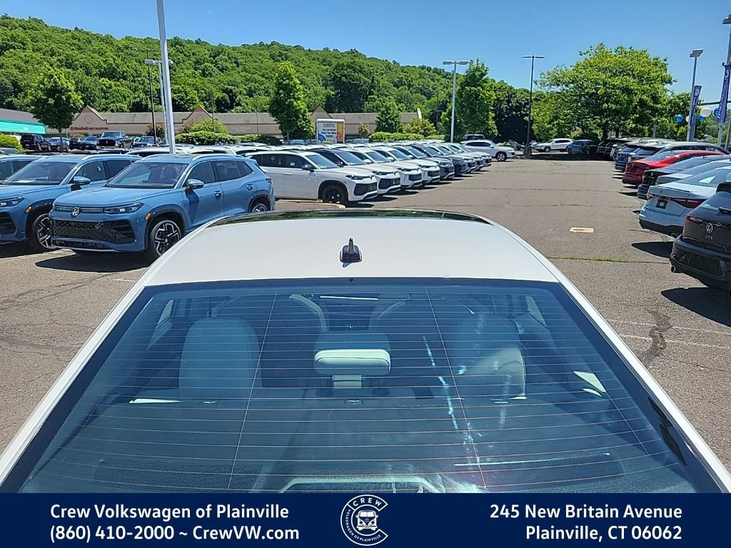 Certified 2024 Volkswagen Jetta SE w/ Panoramic Sunroof Package FWD image 32