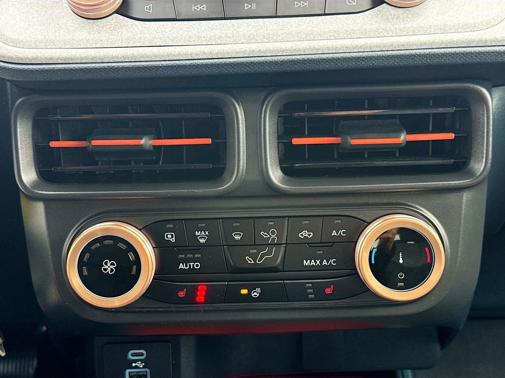 Used 2023 Ford Maverick XLT w/ XLT Luxury Package image 16