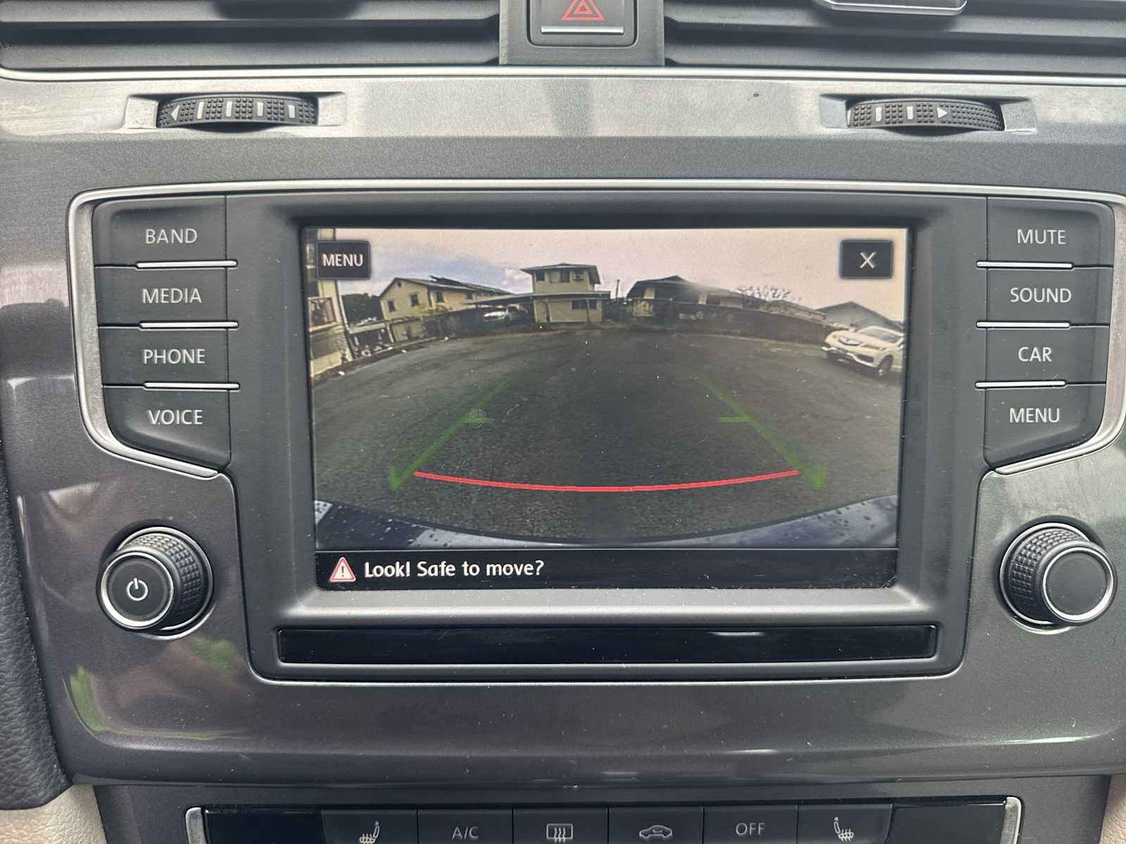 Used 2017 Volkswagen Golf Alltrack S image 17