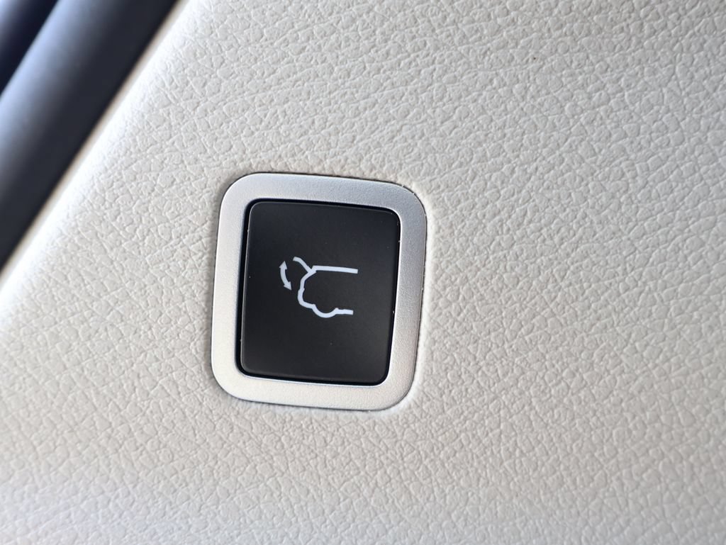 Used 2024 Chrysler Pacifica Touring-L FWD image 29