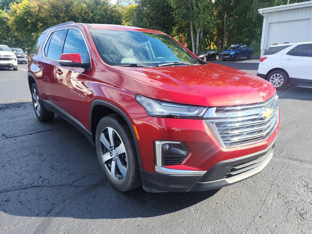 Certified 2023 Chevrolet Traverse LT w/ LT Premium Package AWD/4WD image 3