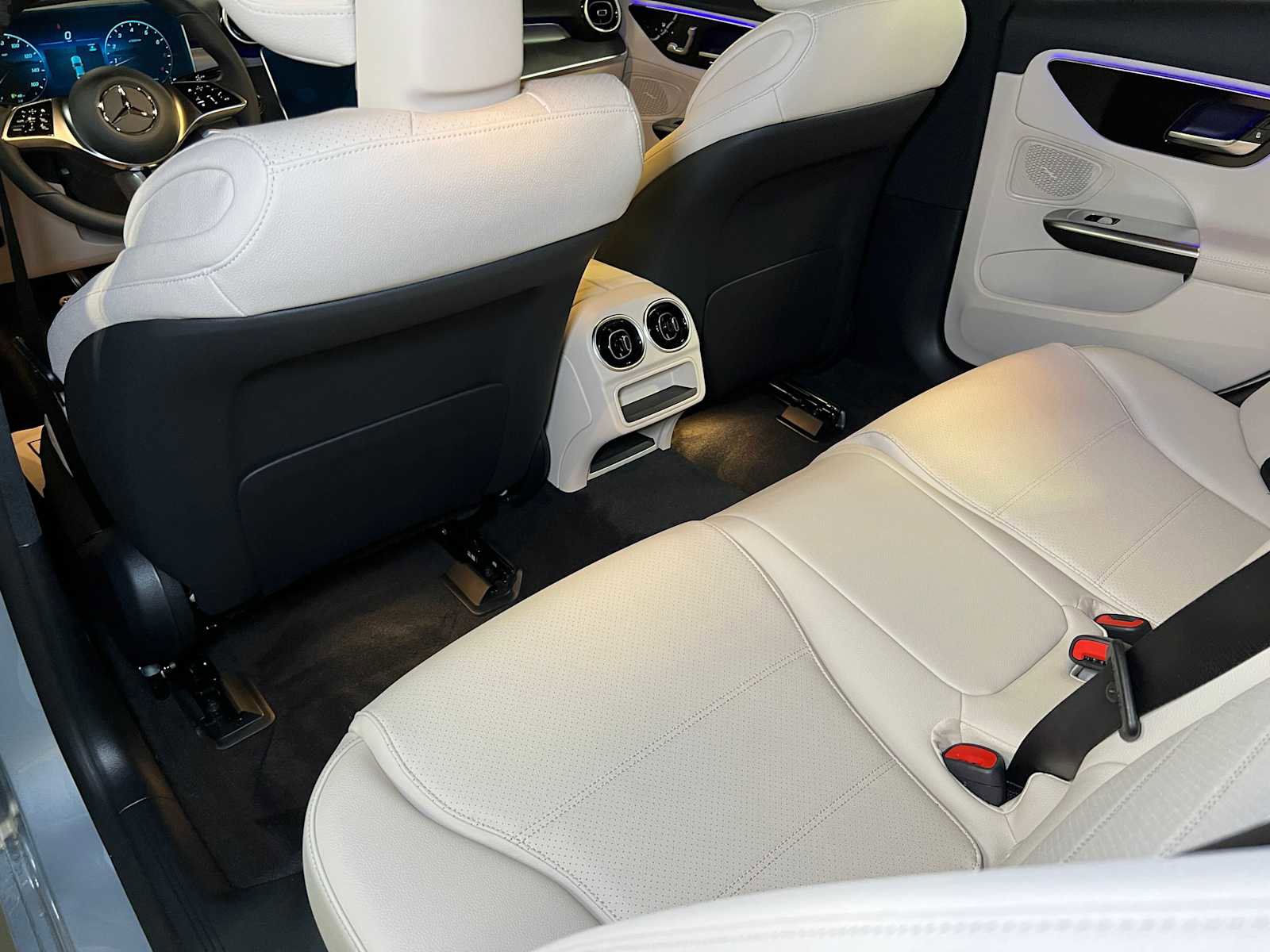 Used 2025 Mercedes-Benz C 300 4MATIC Sedan image 18