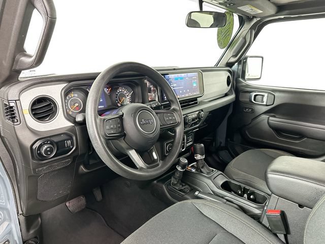 Used 2025 Jeep Gladiator Sport AWD/4WD image 3