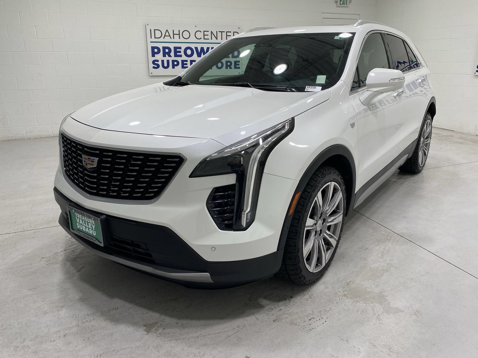 Used 2022 Cadillac XT4 Premium Luxury w/ Technology Package AWD/4WD image 4