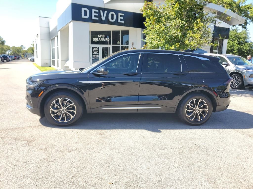 Used 2024 Lincoln Nautilus Premier w/ Equipment Group 102A image 2