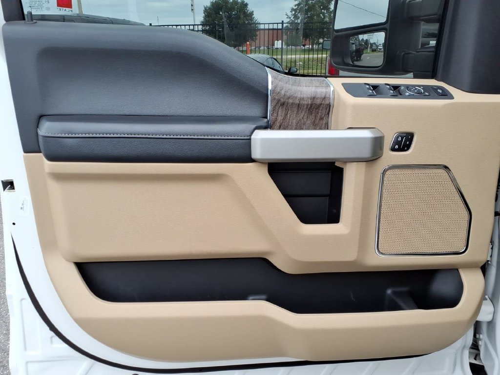 Used 2019 Ford F350 Lariat w/ Chrome Package RWD image 22