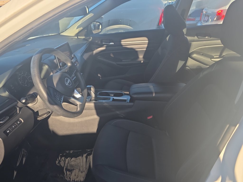 Used 2024 Nissan Altima 2.5 SV FWD image 8
