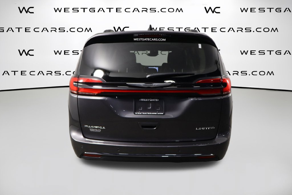 Used 2023 Chrysler Pacifica Limited FWD image 4