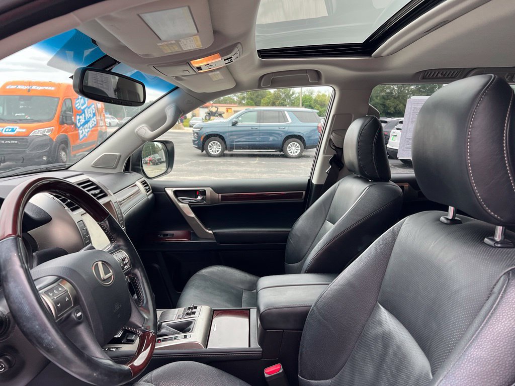 Used 2018 Lexus GX 460 Premium w/ Premium Package AWD/4WD image 9