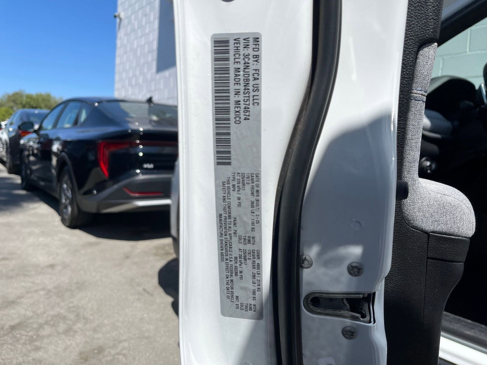 Used 2025 Jeep Compass Latitude image 29