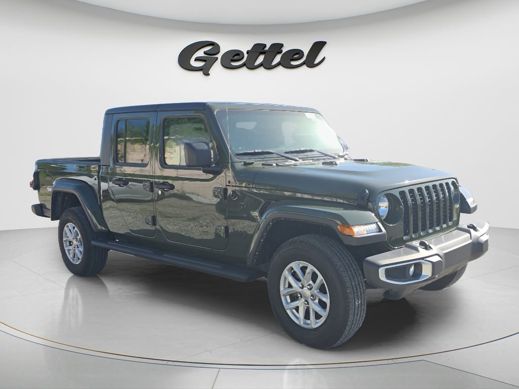 Used 2023 Jeep Gladiator Sport AWD/4WD image 5