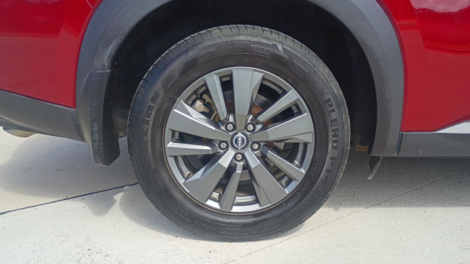 Used 2022 Nissan Pathfinder SV w/ SV Black Package FWD image 23