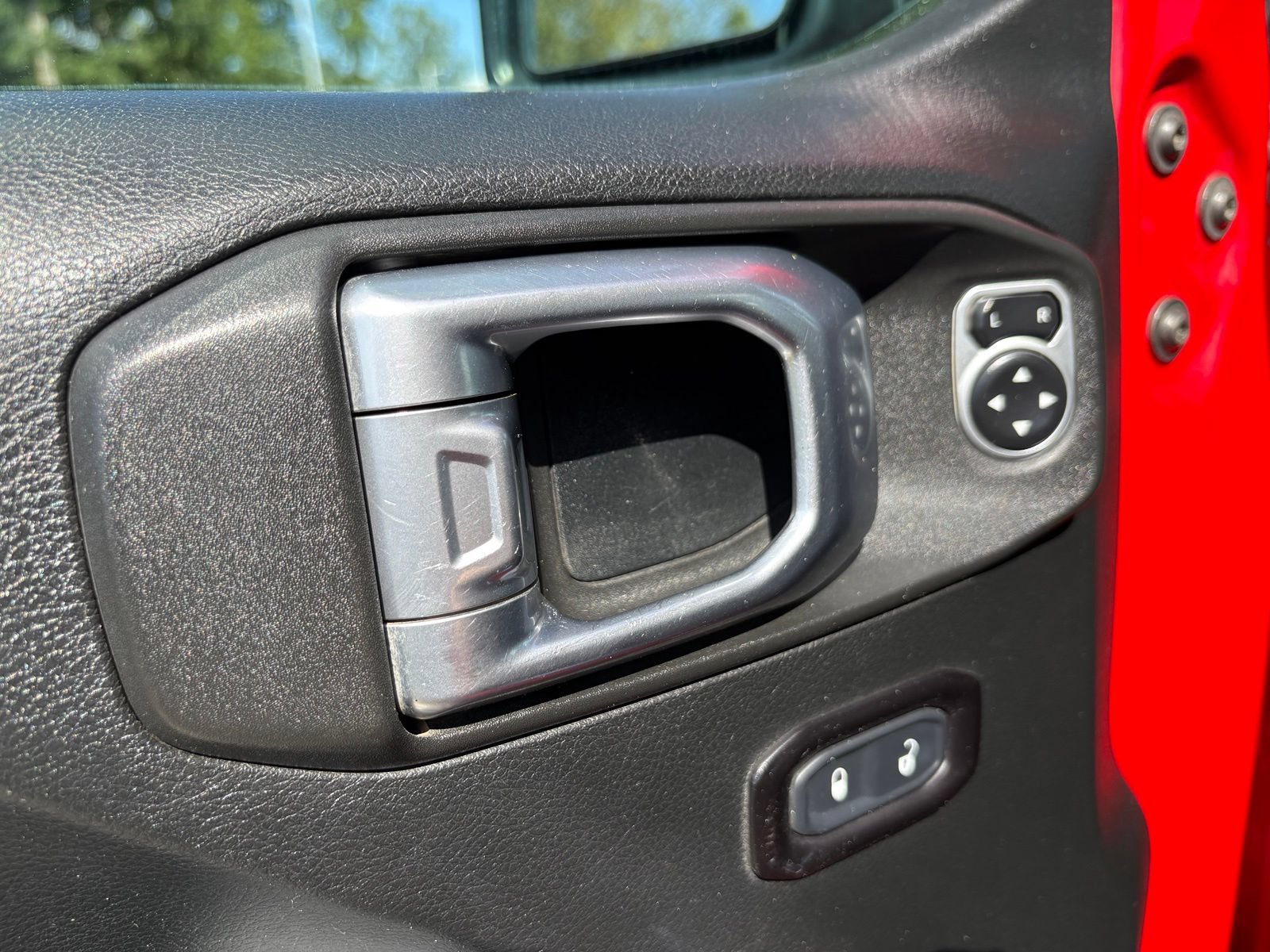 Used 2018 Jeep Wrangler Rubicon AWD/4WD image 25