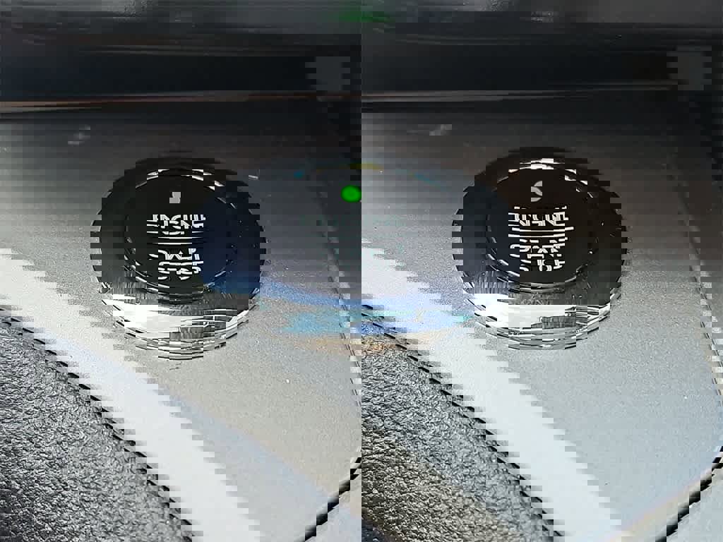 Used 2021 Ford Explorer XLT w/ Equipment Group 202A image 18