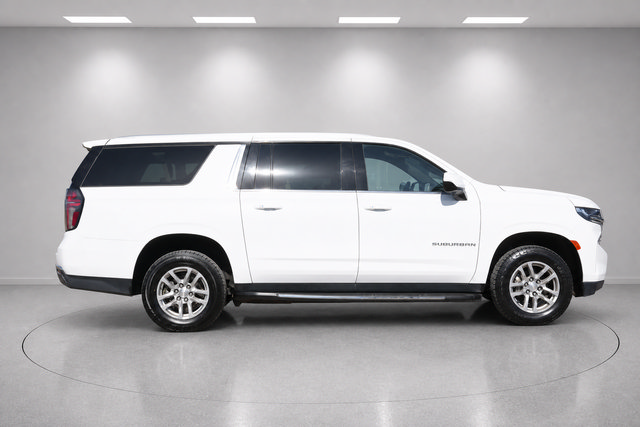 Used 2024 Chevrolet Suburban LT AWD/4WD image 2