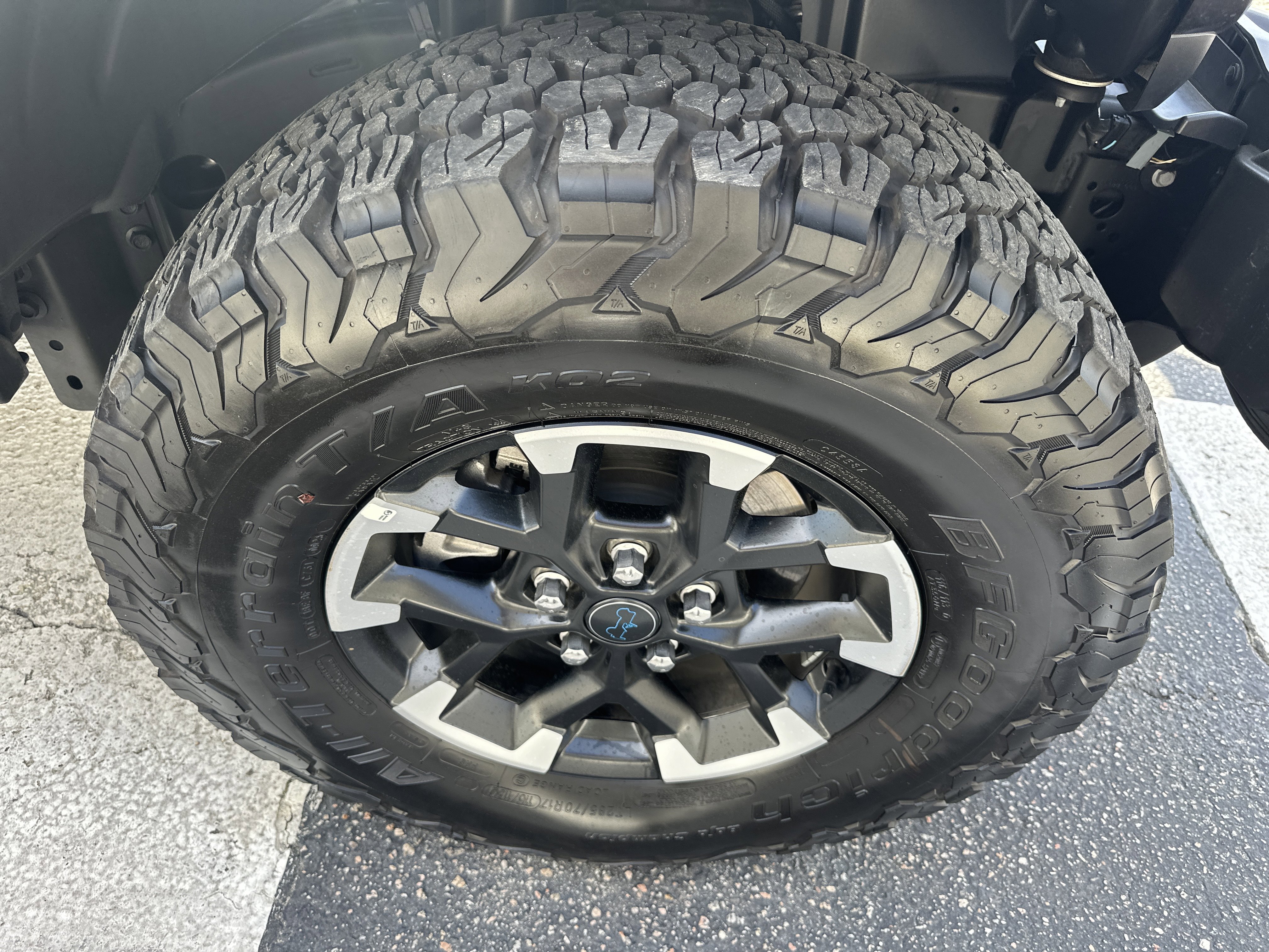 Used 2025 Jeep Wrangler Unlimited Rubicon 4xe w/ Convenience Group AWD/4WD image 6