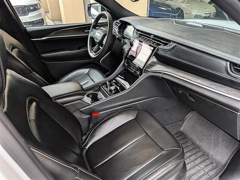 Used 2024 Jeep Grand Cherokee Limited 4xe AWD/4WD image 4