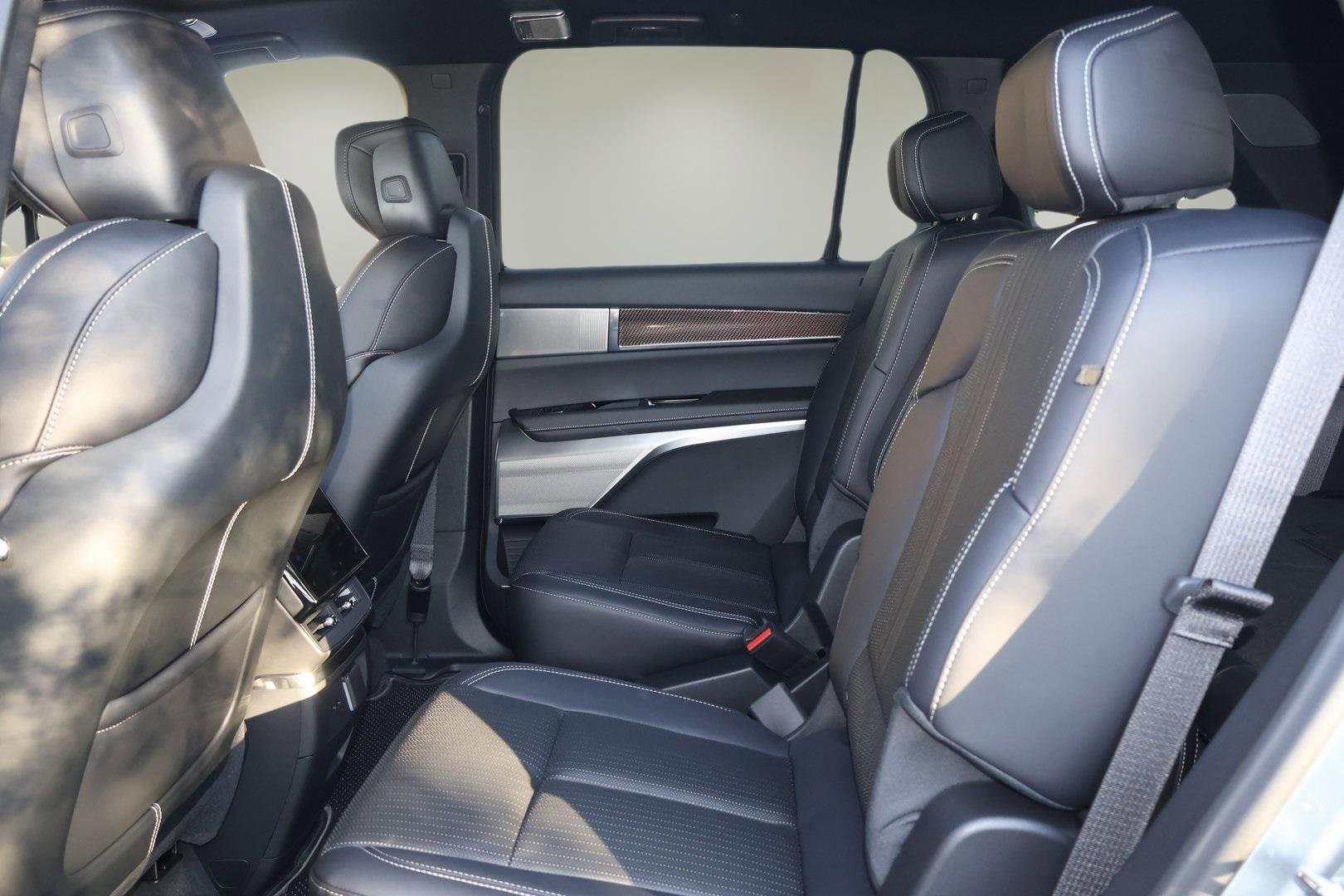 New 2026 Cadillac Vistiq Luxury image 14