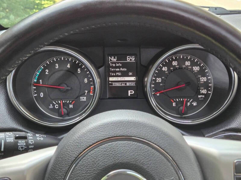 Used 2012 Jeep Grand Cherokee Laredo AWD/4WD image 19