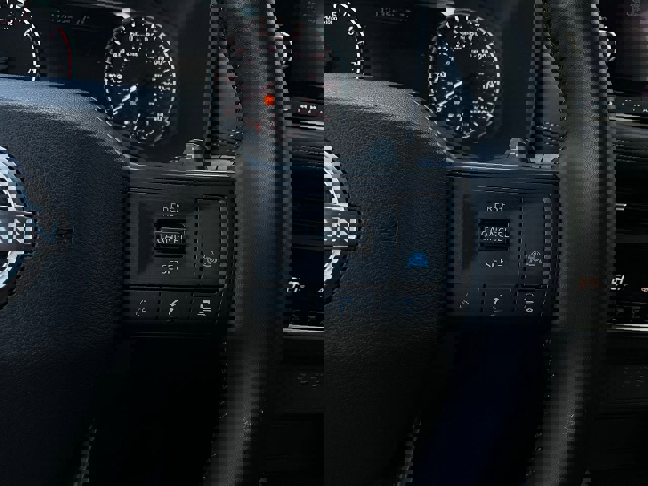 Used 2025 Nissan Rogue SV image 34