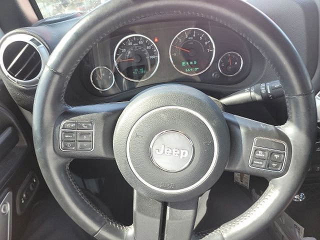 Used 2016 Jeep Wrangler Unlimited Rubicon w/ Dual Top Group AWD/4WD image 25