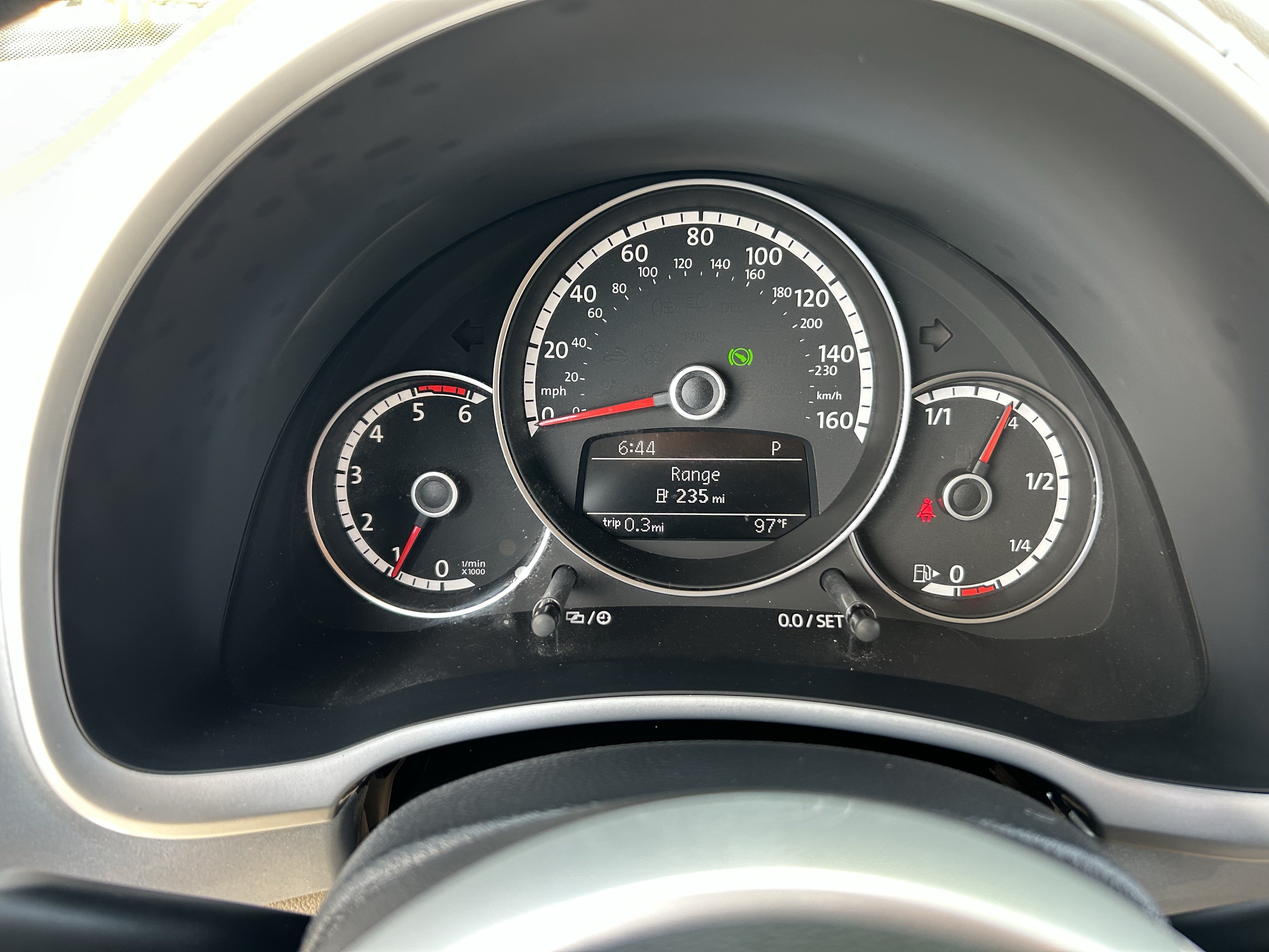 Used 2014 Volkswagen Beetle TDI FWD image 25