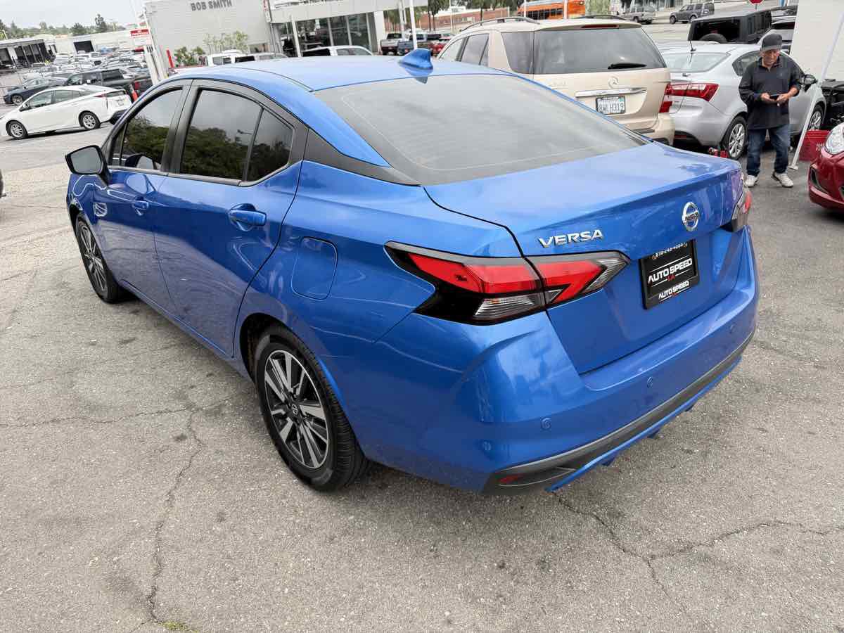 Used 2021 Nissan Versa SV image 4