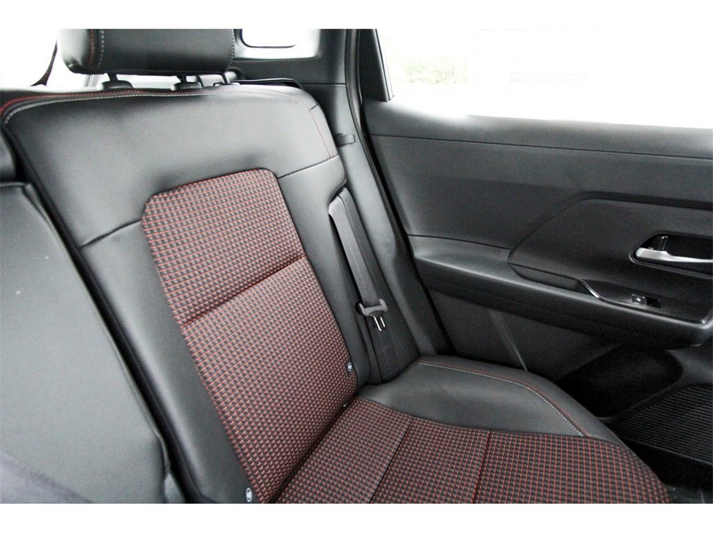 New 2026 Nissan Kicks SR image 12